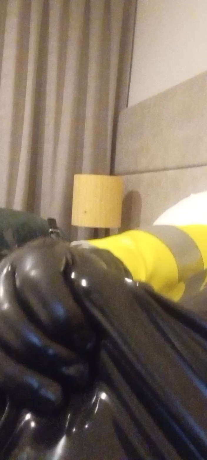 Latex Boy: ラテックス ヴィス ドローン ホテル