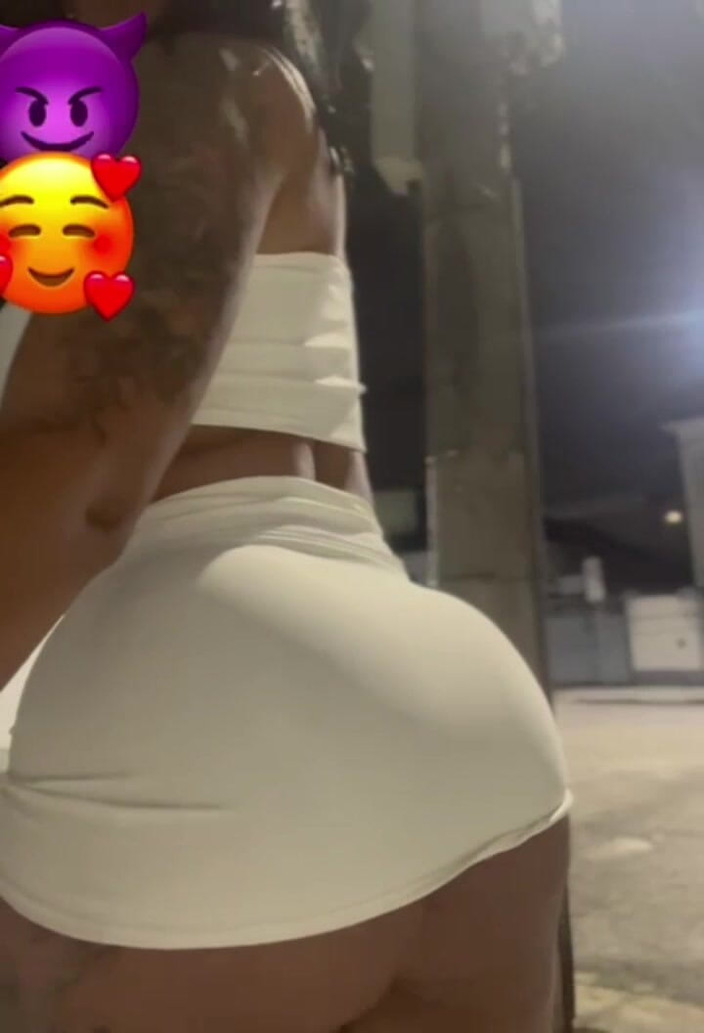 Renata Frazao: 거리에서 사정