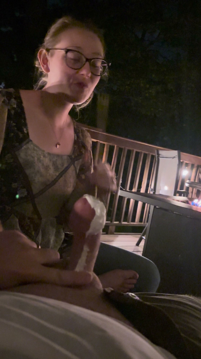 BeautfiulBJ25: Wife Eats Roasted Marshmellows off My Cock