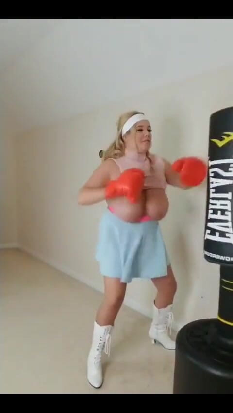 Annabelle Rogers: Boxe in topless e pugni sulle mie tette! Desideri battermi?