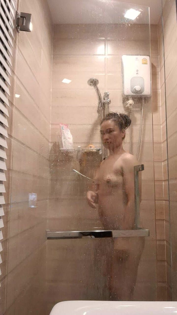 Lucky Kik in the Shower