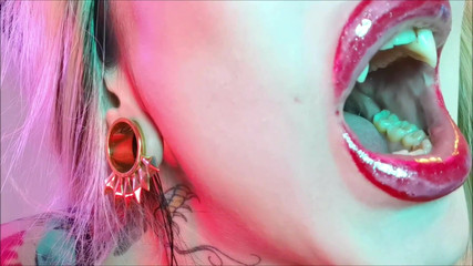 Baal Eldritch: 唾、唇の光沢と牙 - 吸血鬼