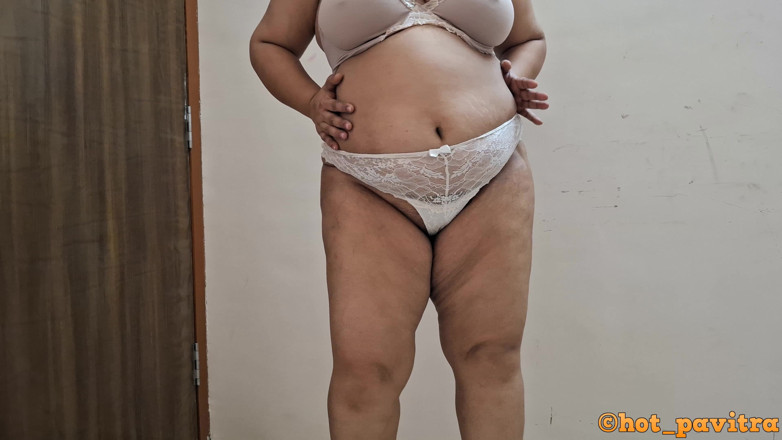 Hot Pavitra: Já Ve Whirte Šatech Milujeme Pocit