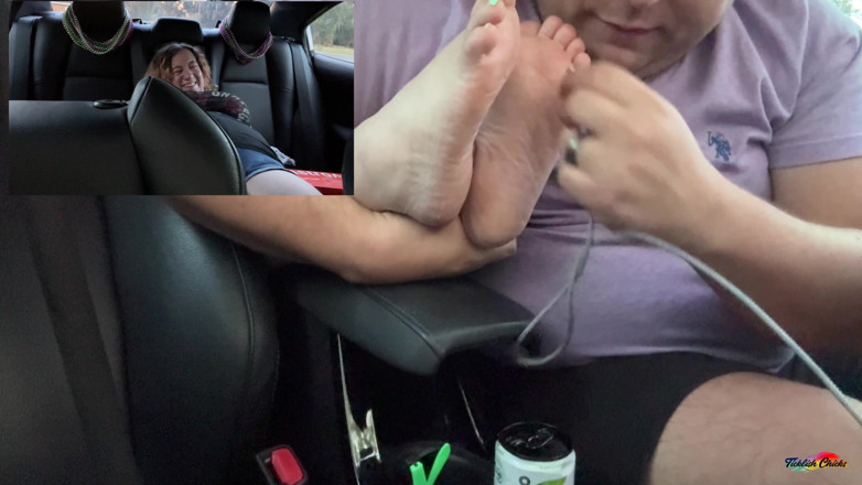 Ticklish Chicks: Snyft: Хізер лоскотала