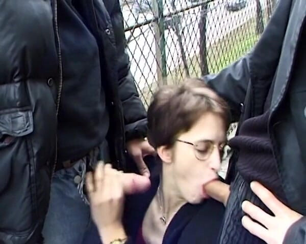 European Classics: Dreier-blowjob-szene im freien