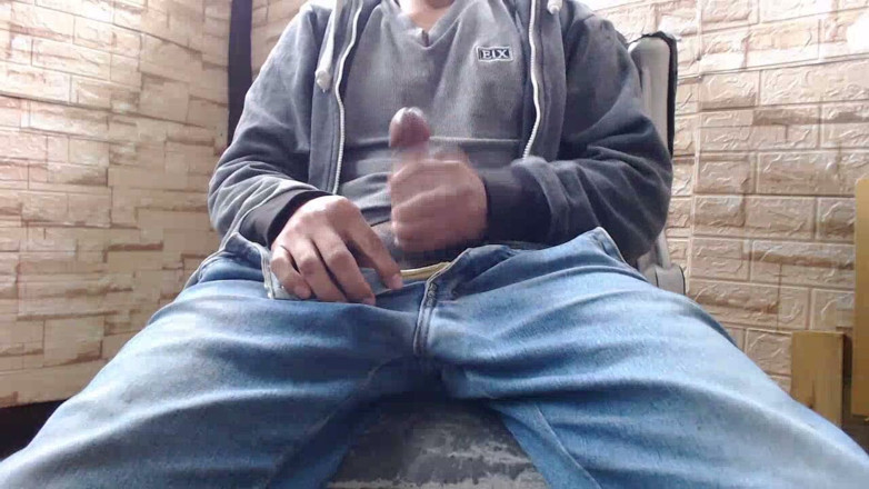 Hornyboy2058: Солдат йде тиждень без еякуляції і залишає казарми, щоб мастурбувати в його уніформі