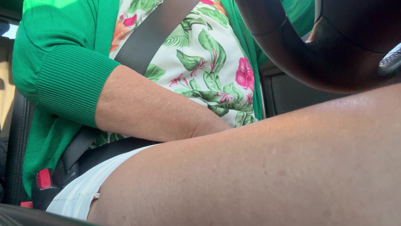 Step Mommy: Geile heiße reife MILF auf dem weg zum büro reibt...