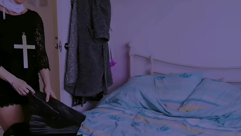 Kylie Britain Adventures: Skórzane fantazje Superior Nun