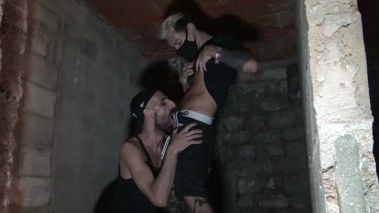 MACHO FUCKER FROM SPAIN: Punggung Slut Au Bonu Untuk Berhubungan