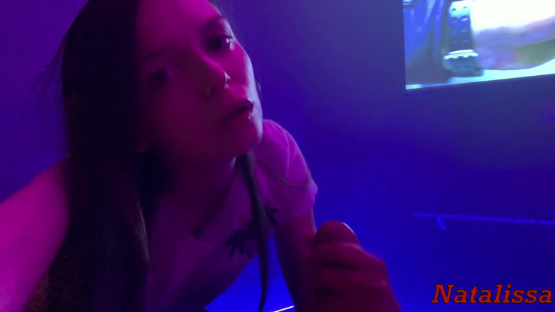 Natalissa: Sex oralny POV podczas oglądania filmu