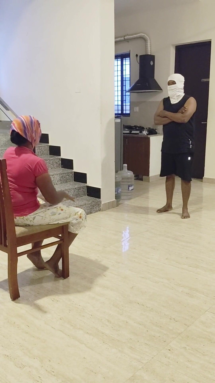 Thesana: Un prof baise une étudiante pendant les frais de scolarité à la...
