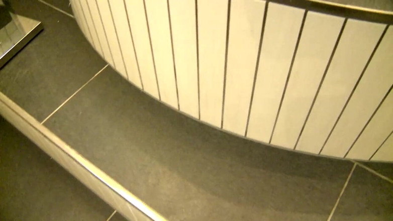 Deutschland porn: Baño lésbico mojado real!!