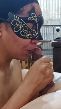 Minha empregada filipina no boquete sensual, porra na boca