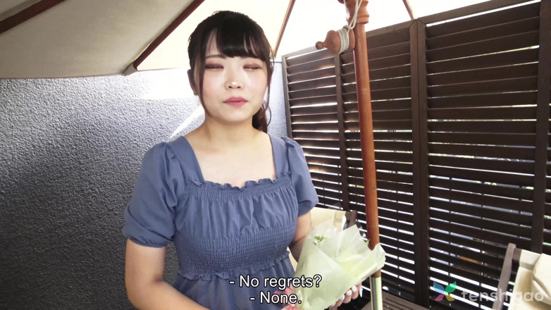 Tenshigao: Asami Wakana é uma dona de casa vestida com uma fantasia...