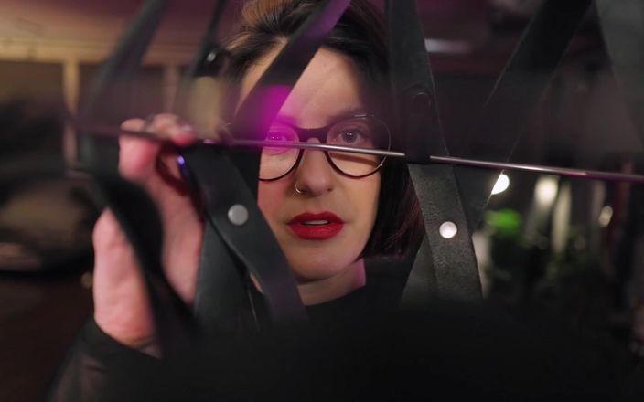 Countess diamond: Leder-bondage-strap-cage - total schwerelose gefangenschaft