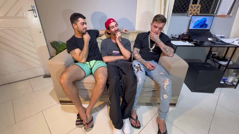 ErickDiaz: Continuando a prostituirsi a casa dopo una corsa