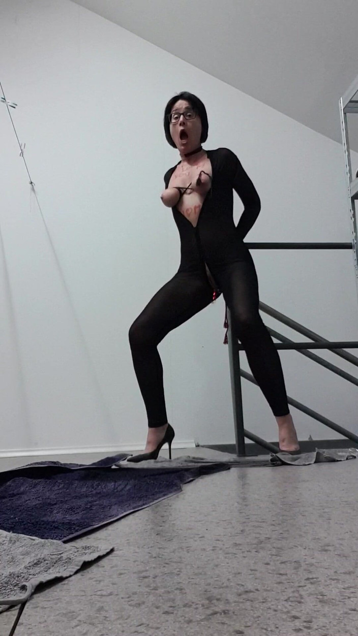 JulieEroticDress: Ejaculare feminină totală