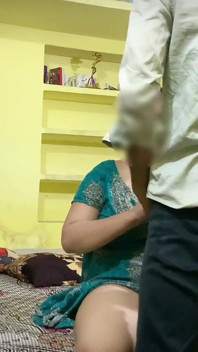 Adik comel India dalam undang-undang bercumbu dengan abang ipar dan menunjukkan kepadanya suka mendapatkan zakarnya dalam pepek dalam audio hindi – video penuh