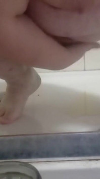 Orgasmo sotto la doccia