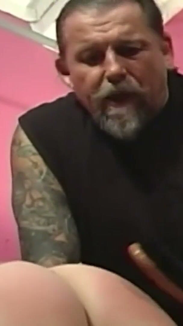 EroticOnly Fetish: Dövmeli olgun adam esaret altında maskeli orta yaşlı seksi kadın...