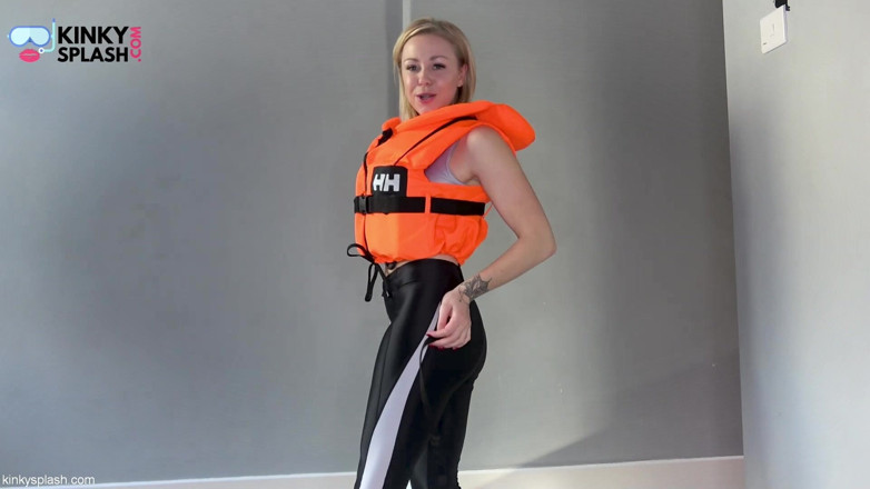 UKCuteGirl Lucy Lauren: Parlak taytlı asmr lifejacket fetiş itirafı