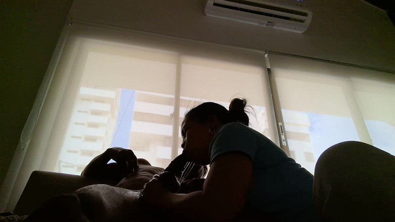 Cum-lobian dickdrainers: Pembantu rumah memancut mani untuk membersihkan jadi saya pancut ke...