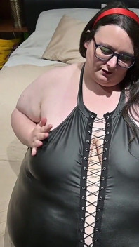 SSBBW-göttin enge lederanzug geht