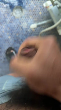 Sprcha před masturbací