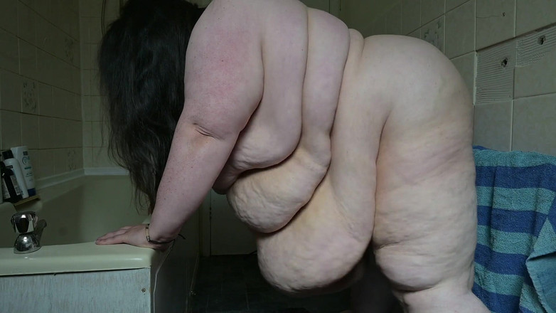 SSBBWLadyBrads: Awek montel super saiz – video berkelip perut gergasi