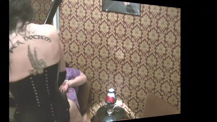 Domina Lady Vampira - SM Studio Femdom Empire: Strap on šukání paní s kožedělnými