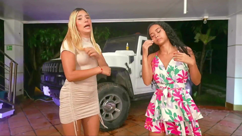 Good Girls Mansion: 私たちは彼女にバイブレーターGgmansionで自慰行為をするように勧めます