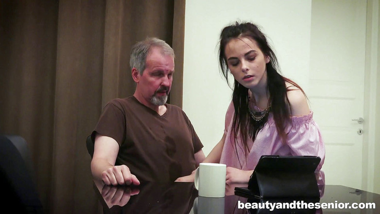 Granddadz: Vera je ošklivá a připravená dostat starého ptáka Steve Steel