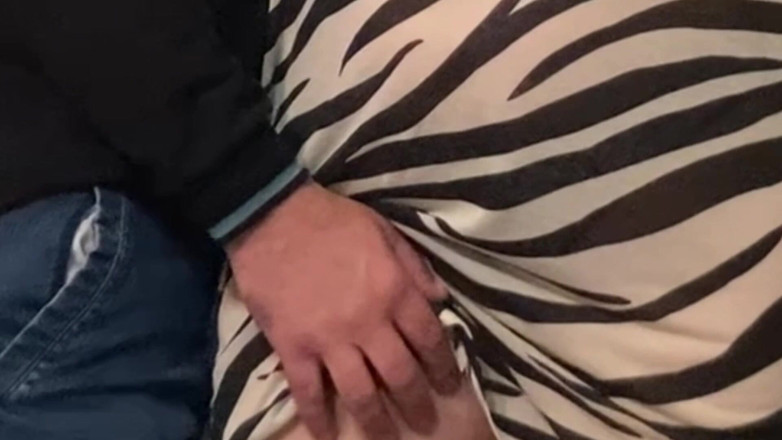 Niki studio: OMG!! Nějaký starý muž Perv si hraje s mojí kundičkou