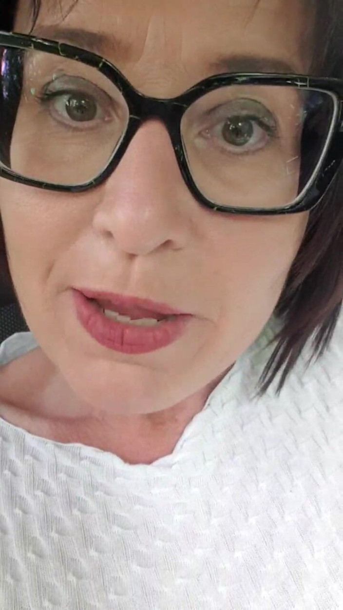 JulieEroticDress: Julie yol kenarında çıplak sürüyor²