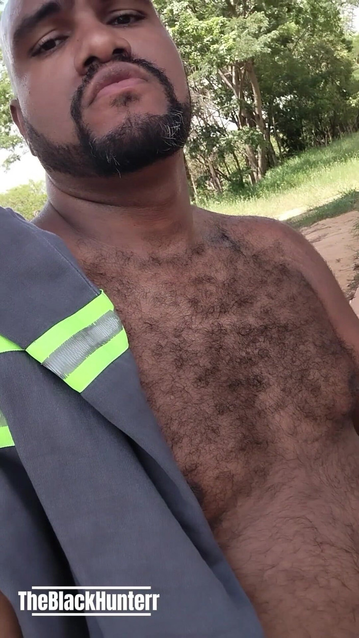 TheBlacKHunterr: 在街上脱光衣服