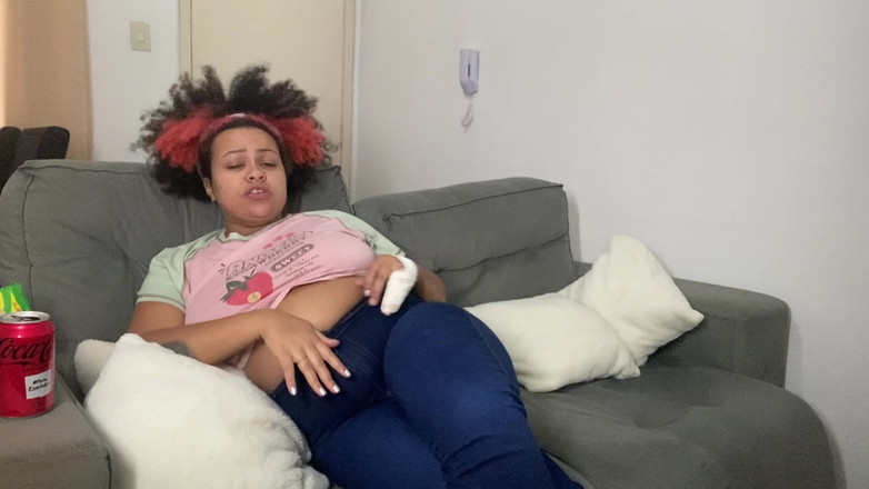 Cutiepiie Chubby: Bbw xì hơi và burping trong khi tôi xem tv