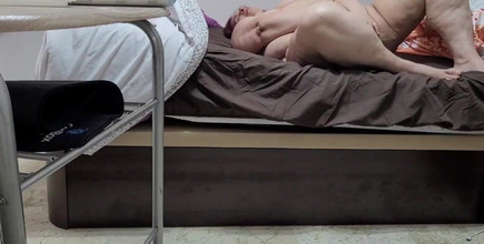 CoolMarina: Coolmarina menikmati telur dalam pepek berbulunya