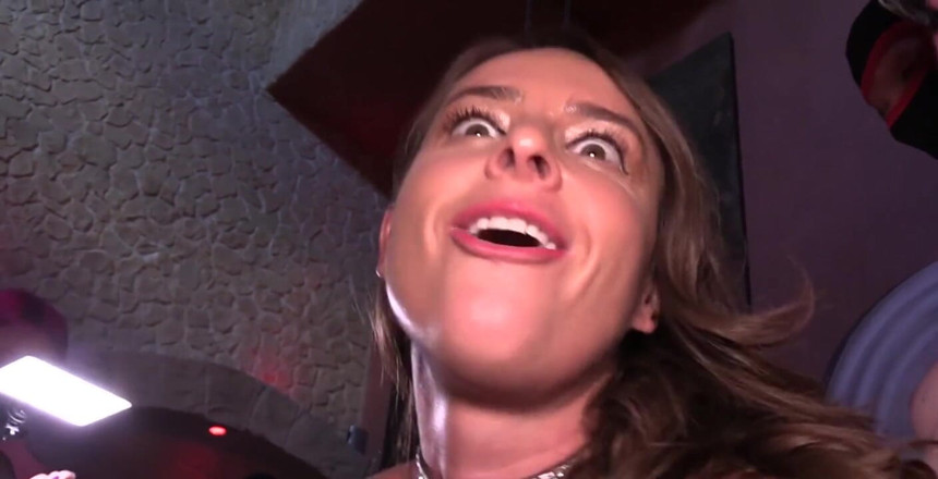Creampie Clinic: Fértil peituda milf em pêlo gangfuck