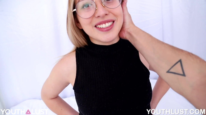Youth Lust: 록산 첫 번째 포르노 확장