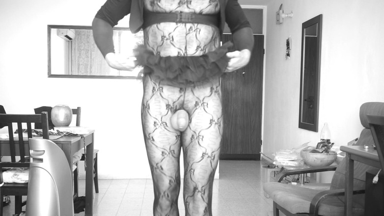 Voyager: Super sexy outfit.