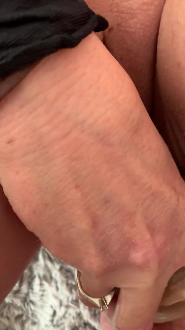 Timidastella: Vestito in nylon gioca con dildo
