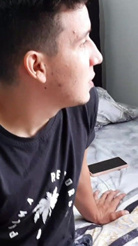 Saya tinggal bersendirian dengan kakak tiri saya dan saya makan vaginanya yang lazat, dia memberi saya tekak dalam yang lazat