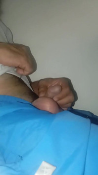 Saya cuba melancap, tetapi zakar saya tidak mahu bermain hari ini.