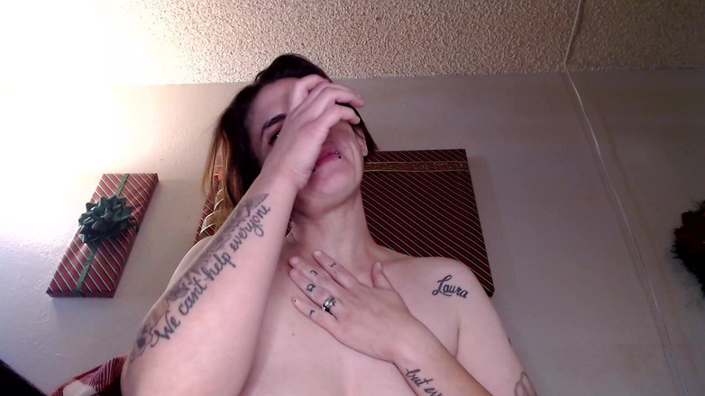 Abby Anna: Topless Ekstremalne burps tryska