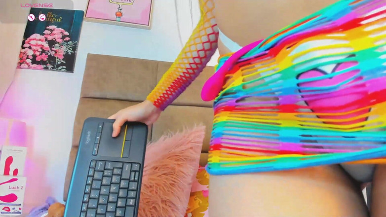 Miajacksonn: Saya Bersendirian Di Rumah Dan Saya Tidak Tahan Dengan Keinginan...