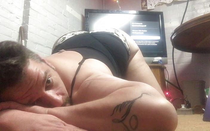 King Of Crossdress: Lichaam Badass travestiet slikken
