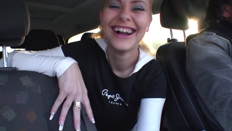 German amateur - 100% German hardcore videos: Pelacur hardcore bercinta di mobil dan di luar
