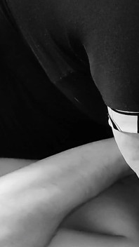 Une MILF BBW flirtante à gros cul, uniquement des fans au ralenti, montée