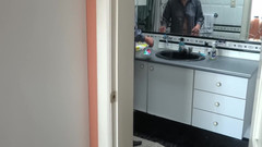 Ardientes69: Encontré a mi hijastro masturbándose y lo dejo correrse en...