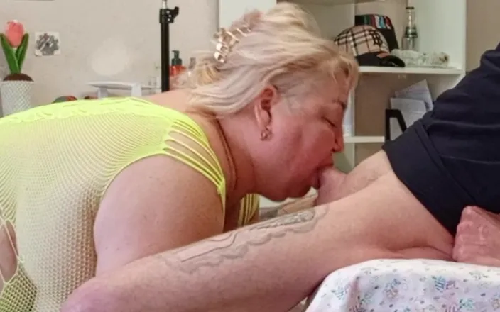 Zona901: A Friend Sucks off a Large Portion of Cum From...